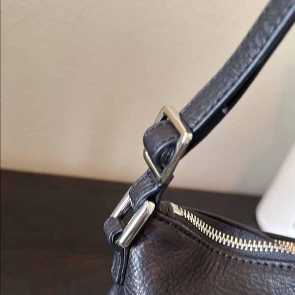 Margot Elegant Black Leather Shoulder Bag - Picture 12 of 12